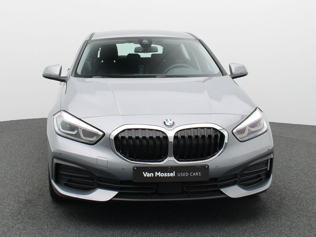BMW 1-serie 118i (100 kW) NAVI | LED | PDC, Auto's, Gebruikt, 136 pk, 1365 kg, 3 cilinders