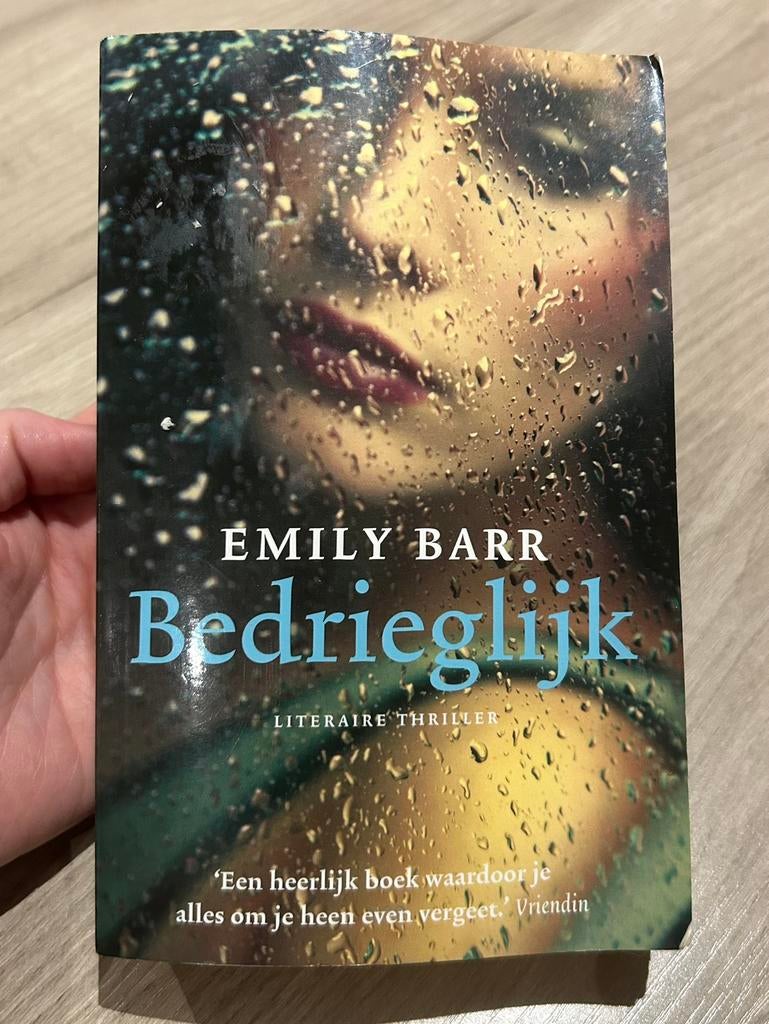 Bedrieglijk - Emily Barr, Enlèvement ou Envoi