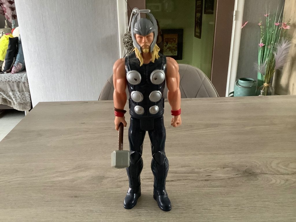 Personnage de Marvel Thor (30 cm), Enfants & Bébés, Jouets | Figurines, Utilisé, Enlèvement ou Envoi