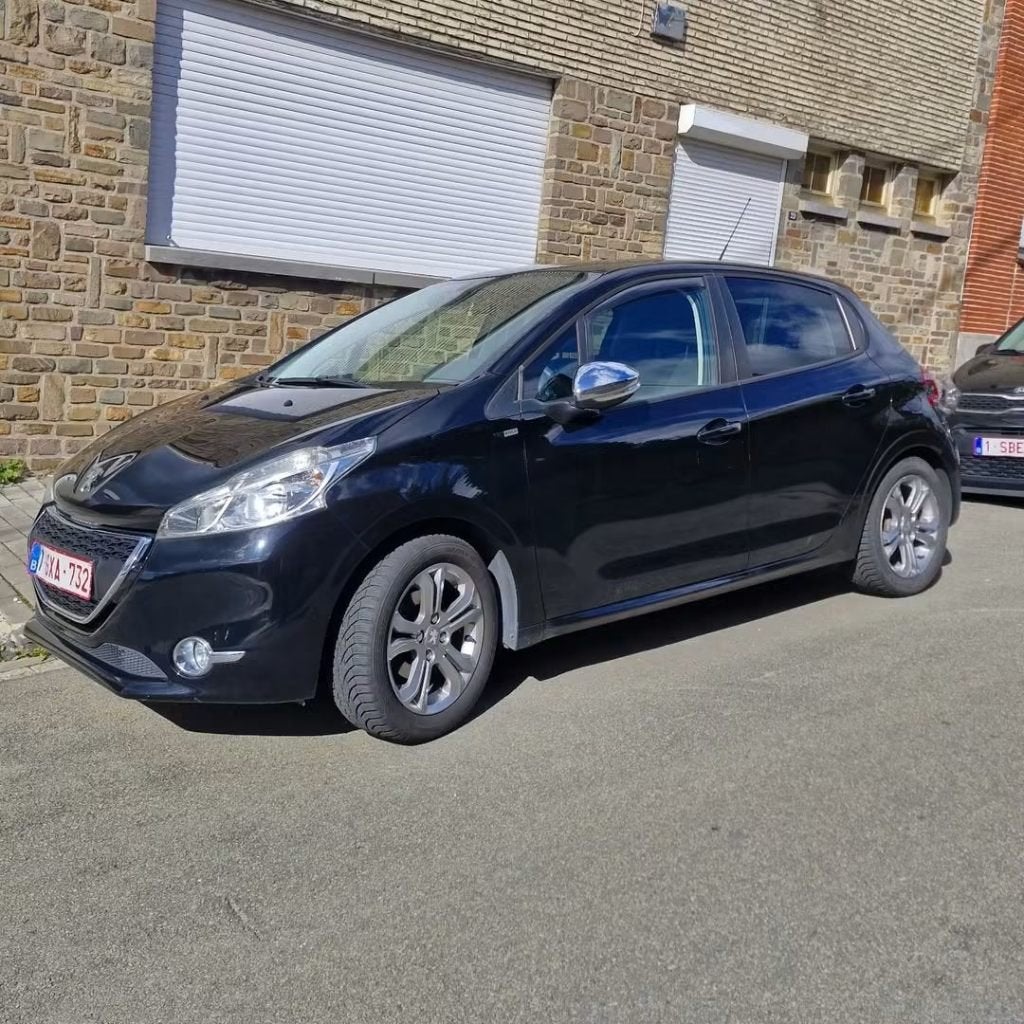 Peugeot 208 , serie style , 90.000 km , 1.2 vti , euro6, Achat, Euro 6, Boîte manuelle, Noir