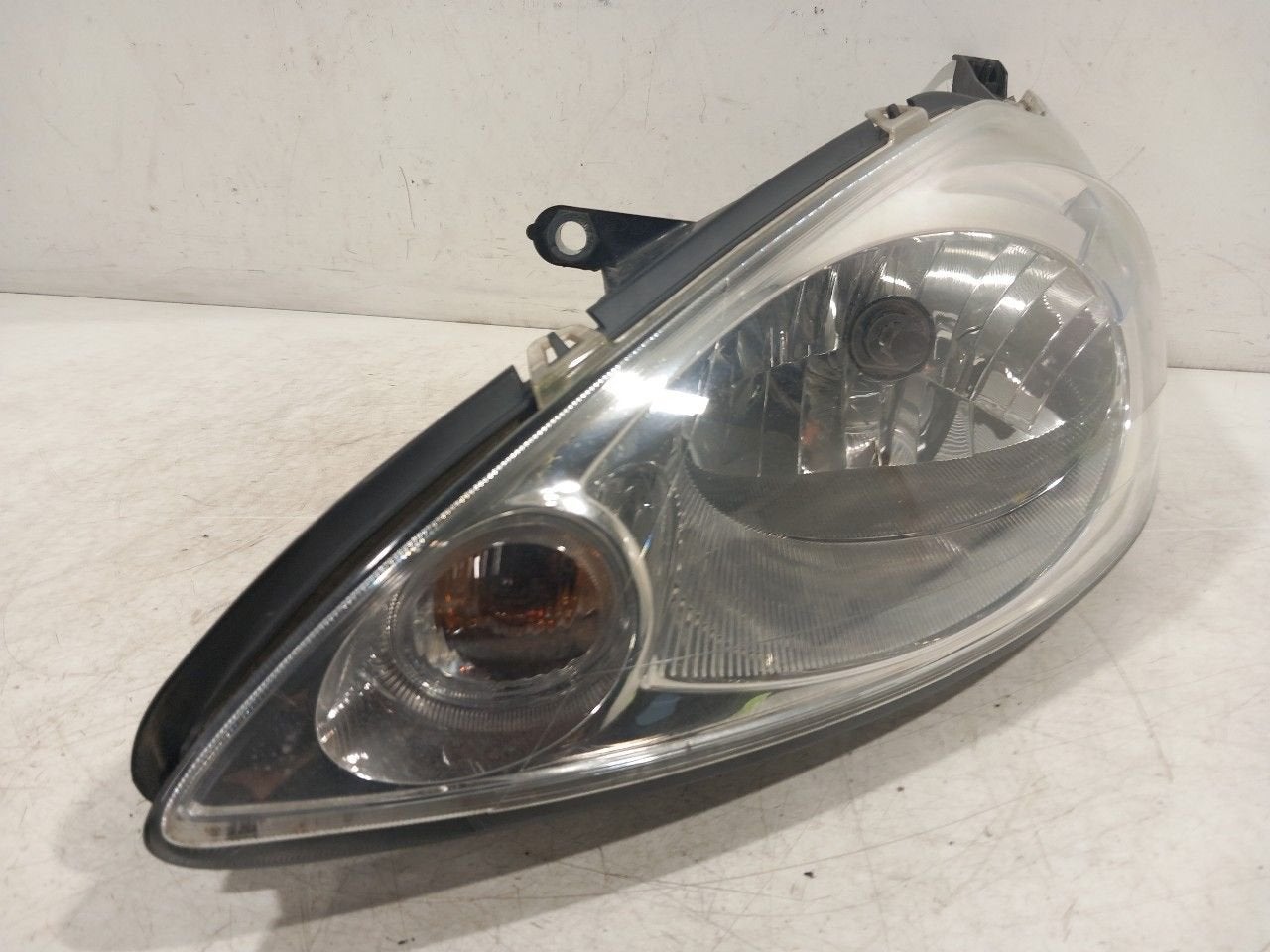 Koplamp links Ford Ka, Auto-onderdelen, Onderdelen@venauto.nl, Van der Ven Autorecycling B.V., Gebruikt, Ettenseweg 76, 4706 PB Roosendaal, The Netherlands