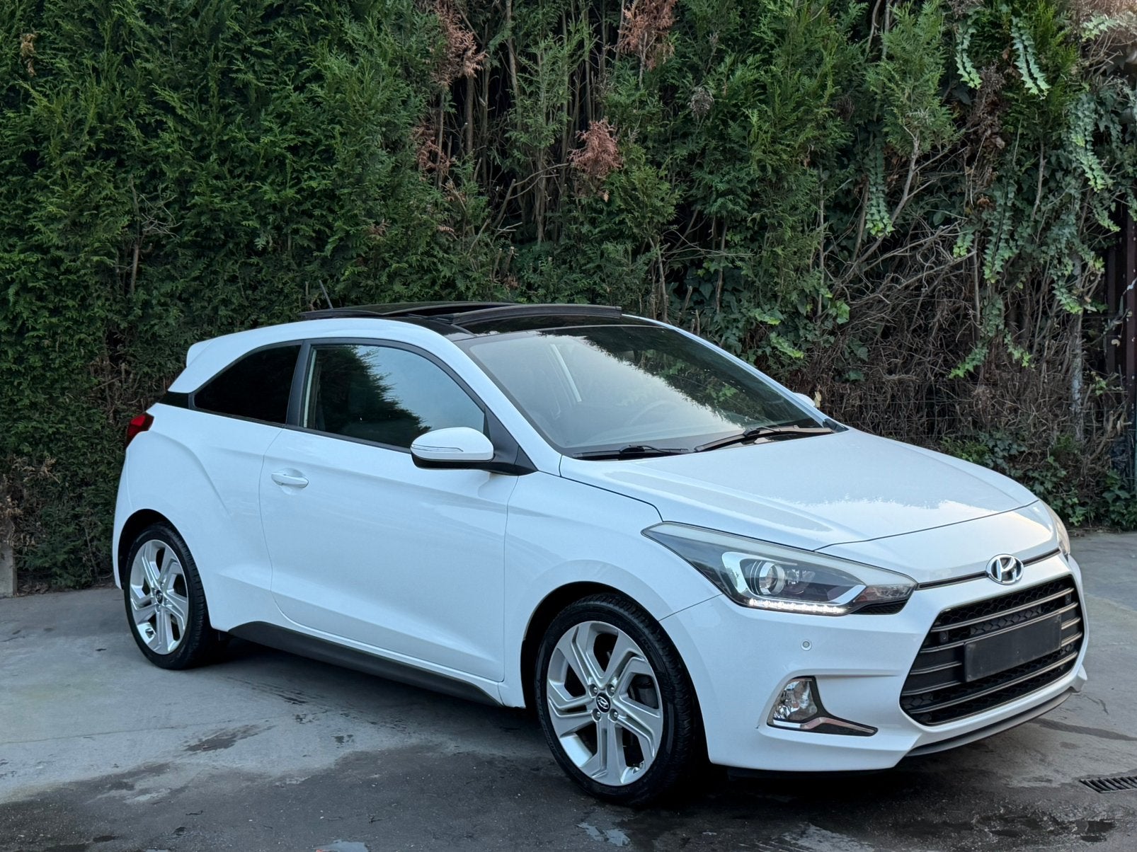 Hyundai i20 2016 euro6b 109.000km 6000€ gekeurd voor verkoop, Auto's, Euro 6, Zwart, Bedrijf, 1400 cc