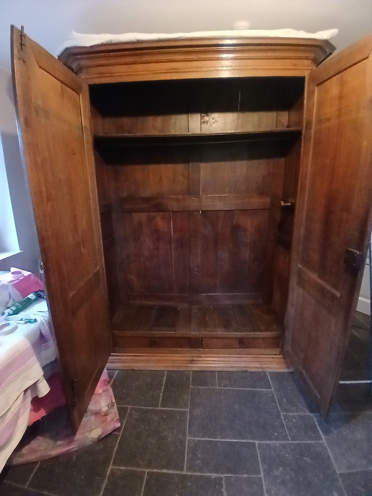 garde robe ancienne, Enlèvement