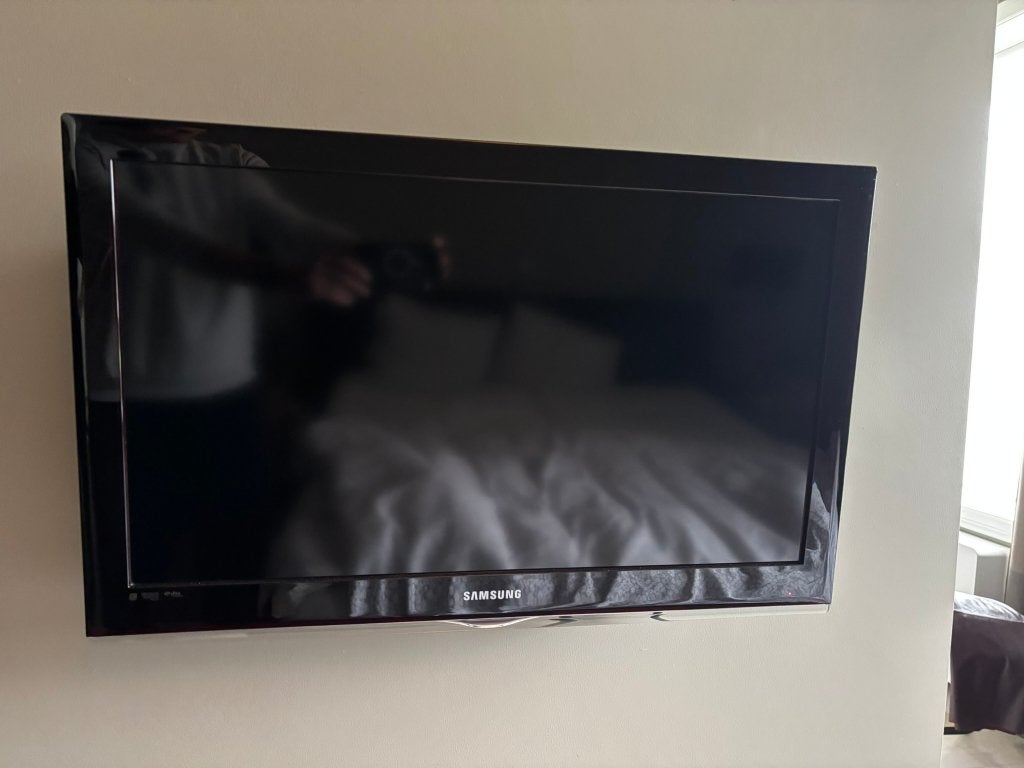 TV LCD 32" Samsung avec support mural et support table, 50 Hz, LCD, 80 à 100 cm, Enlèvement