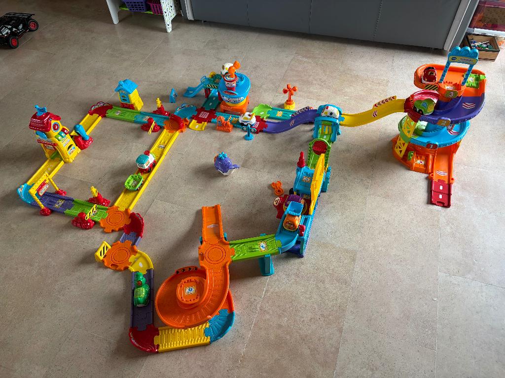 VTech Tut Tut Circuit trein/parkeerplaats/luchthaven/garage, Ophalen, Gebruikt, 6 maanden tot 2 jaar