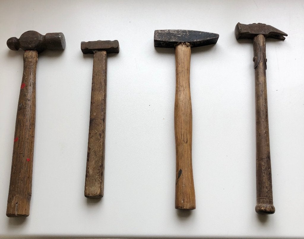 4 (zeer) oude schoenmakerhamertjes (prijs=totaalprijs), Ophalen