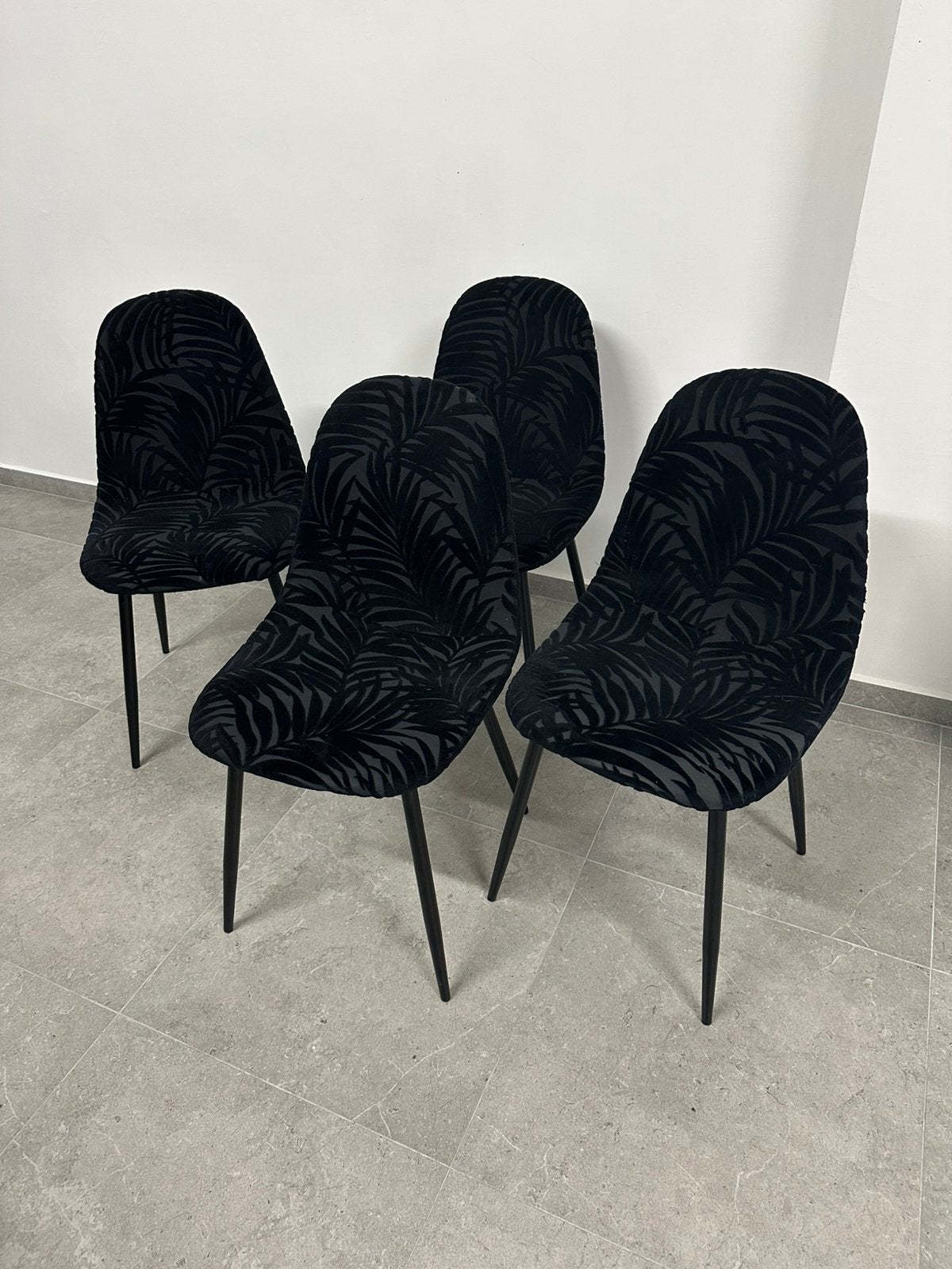 4 chaises noir à motif, livraison gratuite sur bruxelles., Maison & Meubles, Chaises, Enlèvement, Comme neuf, Noir