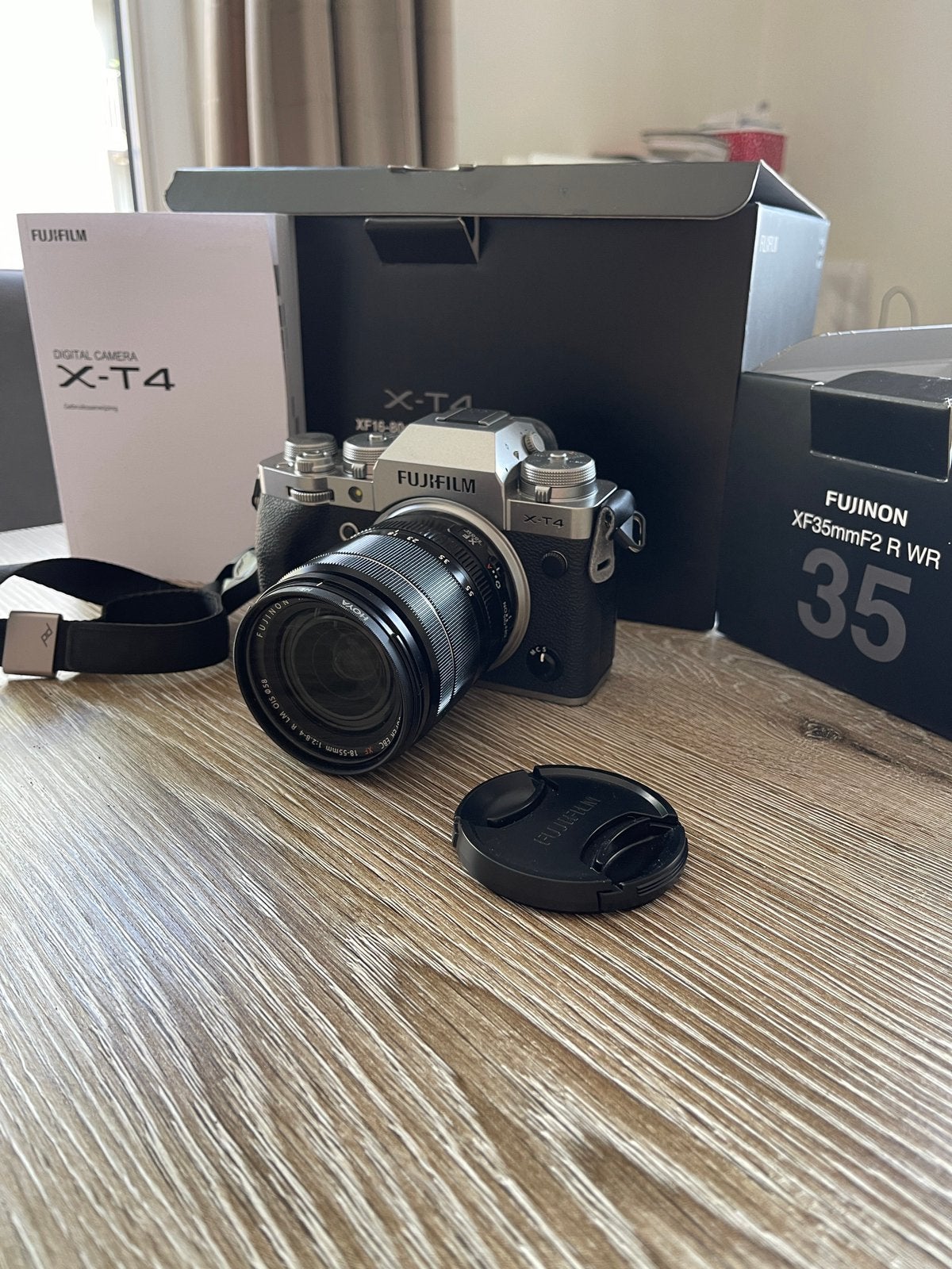 Set Fujifilm X-T4 + XF 18-55mm + XF 35mm f/2 WR, Enlèvement ou Envoi, Comme neuf, Sacoche d'appareil photo, Fujifilm