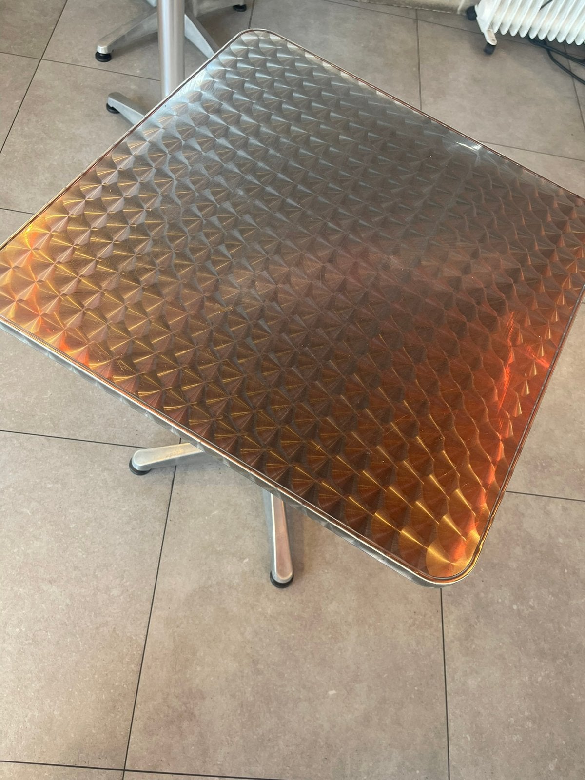 Table restaurant, Enlèvement
