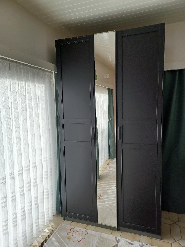 ikea zwart kledingkast, Ophalen, Zo goed als nieuw