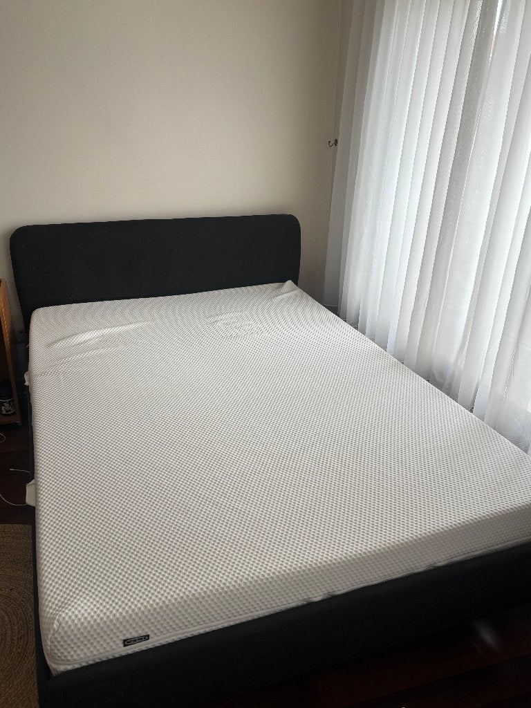 IKEA-bed (grijs frame + matras), Ophalen, Tweepersoons, 140 cm, Zo goed als nieuw