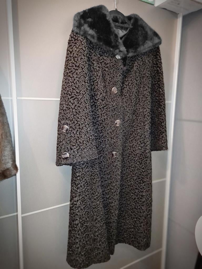 Astrakan mantel, Kleding | Dames, Jassen | Winter, Zwart, Maat 42/44 (L), Zo goed als nieuw, Ophalen
