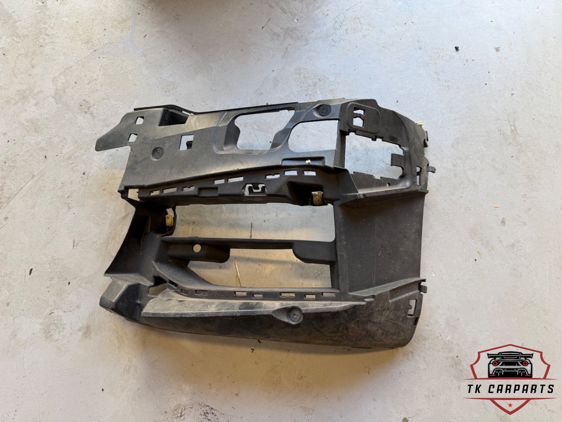 Bmw 5Serie G30/G31 bumper binnenwerk links, Auto-onderdelen, Petuelring 130
80788  Munich, DE, Gebruikt, Info@bmw.de, Links