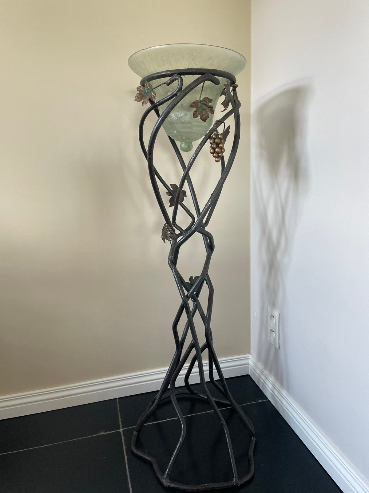 Staander met glazen vaas, Huis en Inrichting, Woonaccessoires | Vazen, Ophalen, Zo goed als nieuw, Bruin, 125 cm