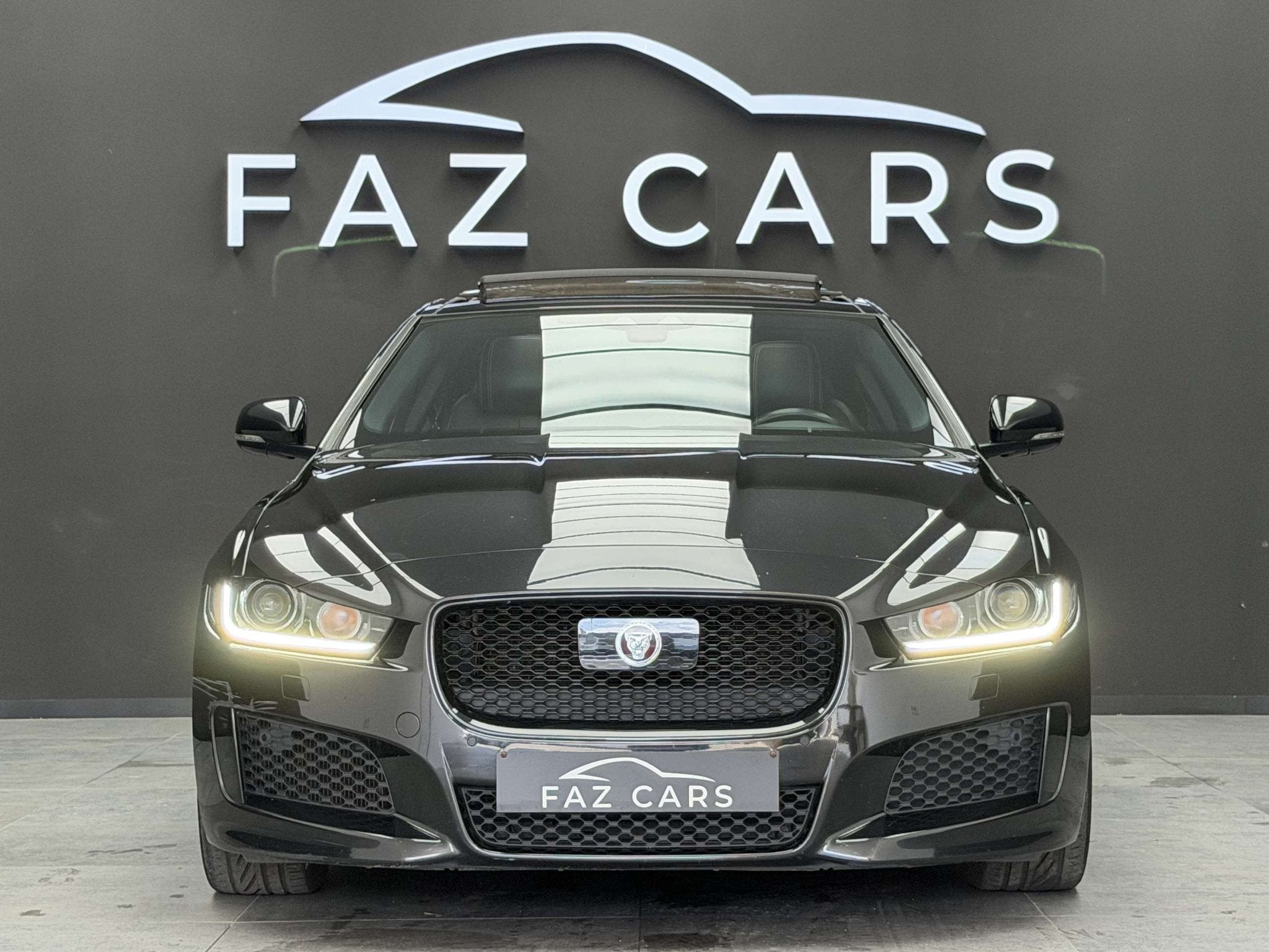 Jaguar XE 2.0 T Landmark Edition * 1ER PROP + CUIR + GPS *, Auto's, Jaguar, Automaat, 4 deurs, Achterwielaandrijving, Gebruikt