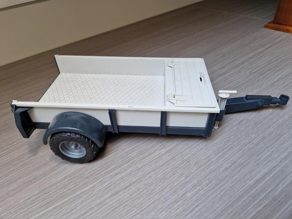 Bruder aanhangwagen, Ophalen