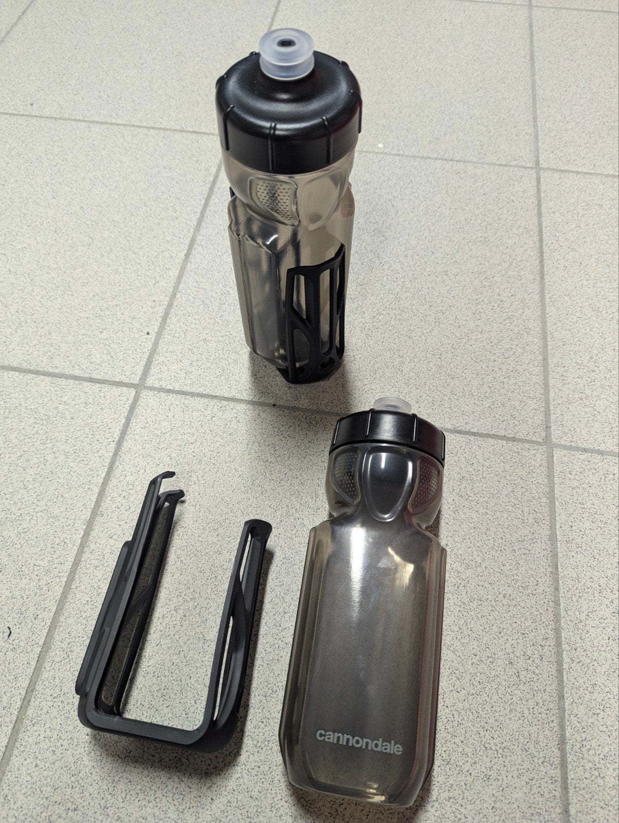 Bouteilles et porte-bouteilles Gripper Aero & RegGrip Aero 6, Vélos & Vélomoteurs, Enlèvement ou Envoi
