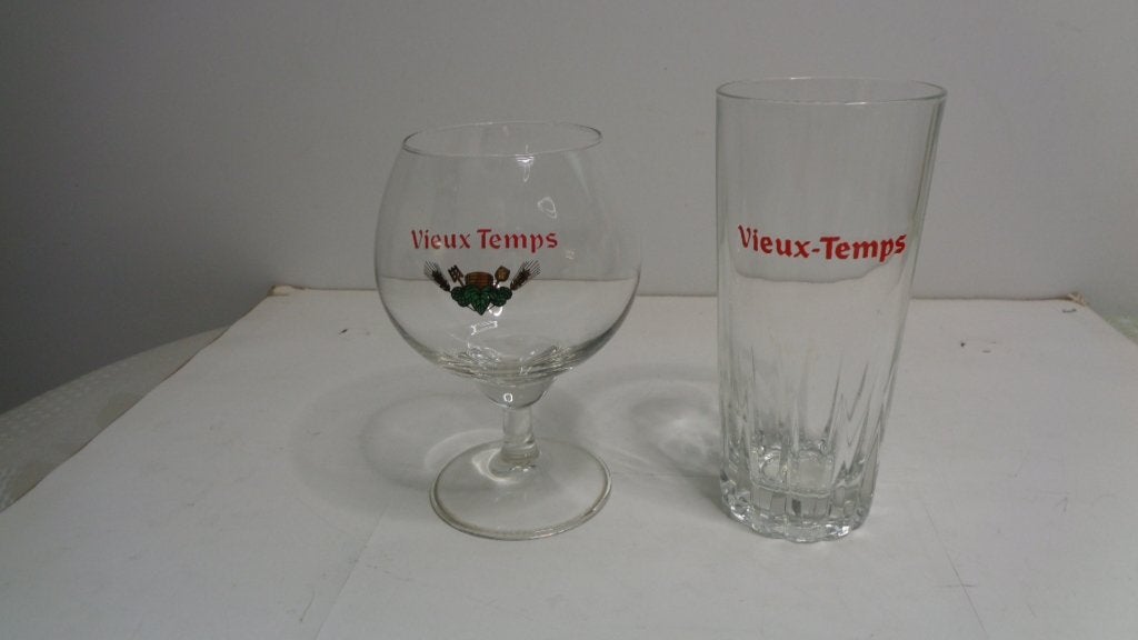 Vieux Temps 2 verschillende bierglazen, Ophalen of Verzenden, Zo goed als nieuw, Glas of Glazen, Overige merken