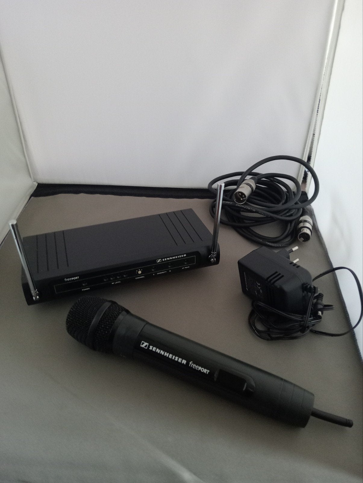 SENNHEISER FREEPORT MIC SKM 3-E. EN DE RECEIVER EM 1-E draad, Musique & Instruments, Enlèvement ou Envoi, Utilisé, Sans fil