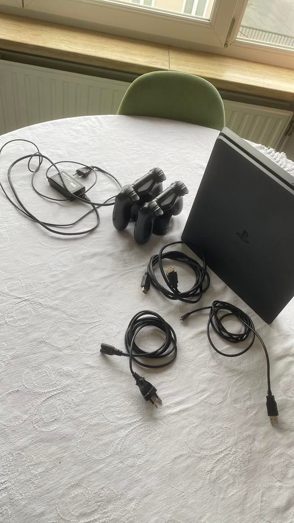 Ps4 met accessoires, Online, Gebruikt, Ophalen of Verzenden, 3 spelers of meer