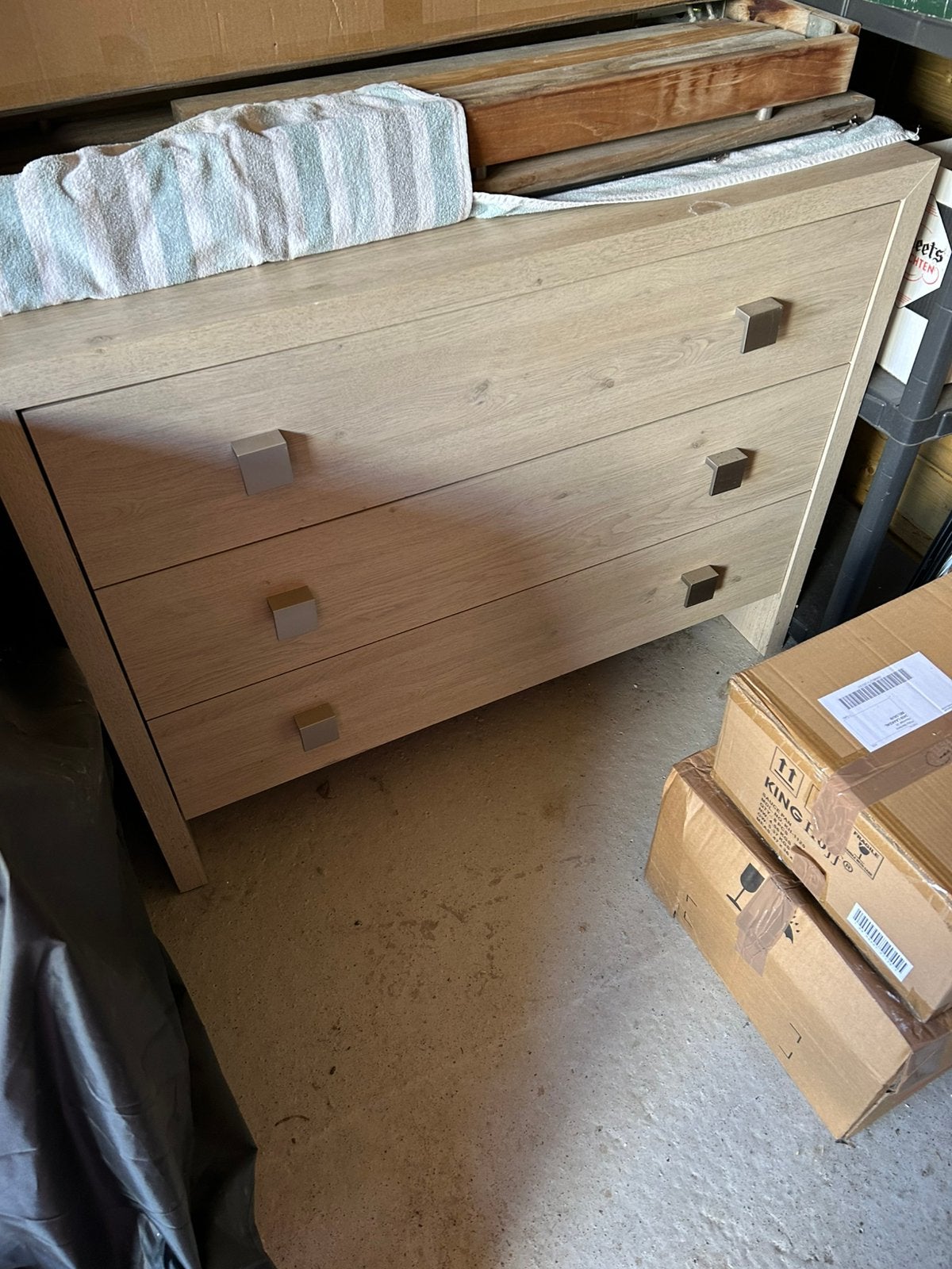 Prachtige praktische licht eiken commode met 3 schuiven, 3 ou 4 tiroirs, Moins de 100 cm, Landelijk, klassiek, Comme neuf