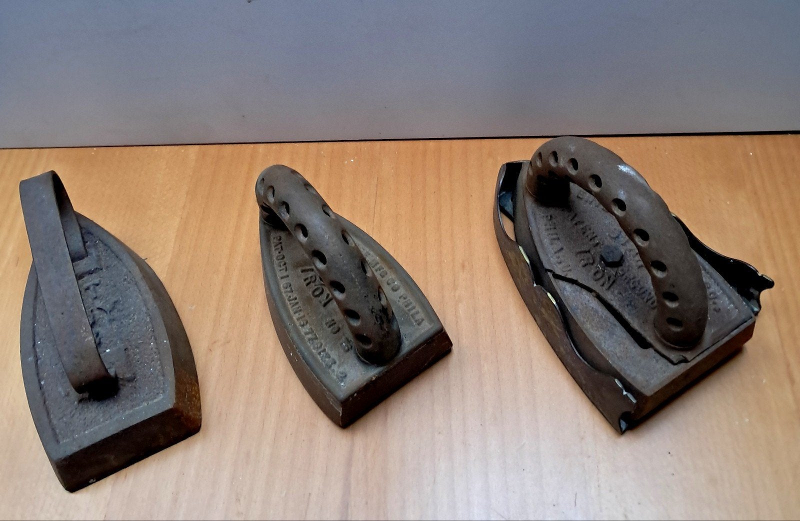 Lot van 3 oude strijkijzers gietijzer, Antiek en Kunst, Ophalen