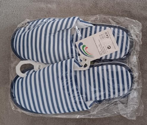 Slasch en tissu d'intérieur bleu-blanc 40/41 NEUF, Vêtements | Femmes, Neuf, Enlèvement ou Envoi, Autres couleurs, Sandales et Mûles
