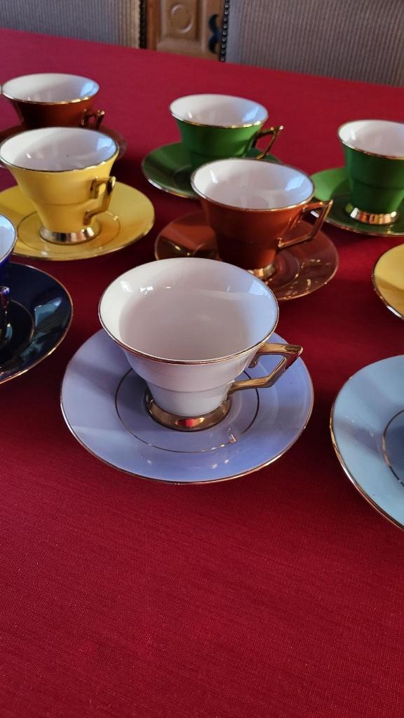 Vintage kopje met bordje in verschillende kleuren, Enlèvement