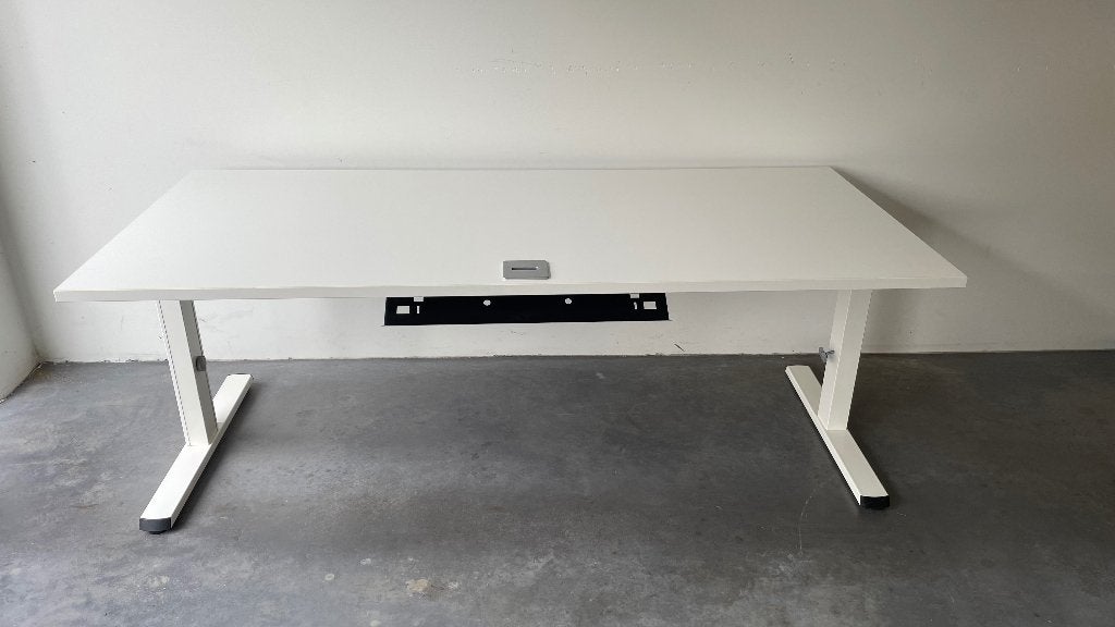 Witte Computer bureau met kabelopening en bak 180x80cm, Maison & Meubles, Bureaux, 180 cm, Comme neuf, Enlèvement, Réglable en hauteur