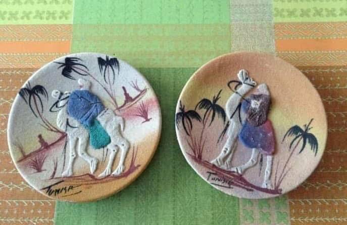 2 assiettes poterie artisanale tunisienne en relief, Enlèvement ou Envoi