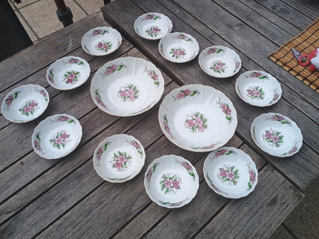 Porcelaine Novex motif floral 12 coupelles et 2 saladier, Enlèvement