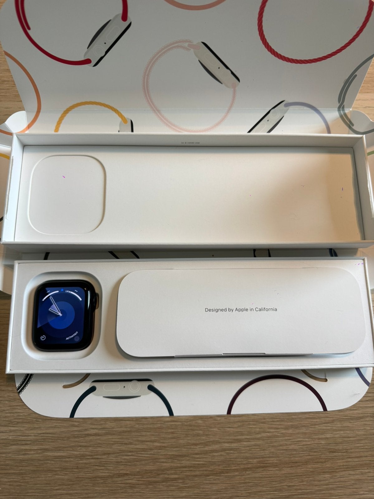 Apple Watch SE (Gekocht april 2026) + Originele verpakking, Bijoux, Sacs & Beauté, Montres connectées, Comme neuf, iOS, Noir, Bandage calorique