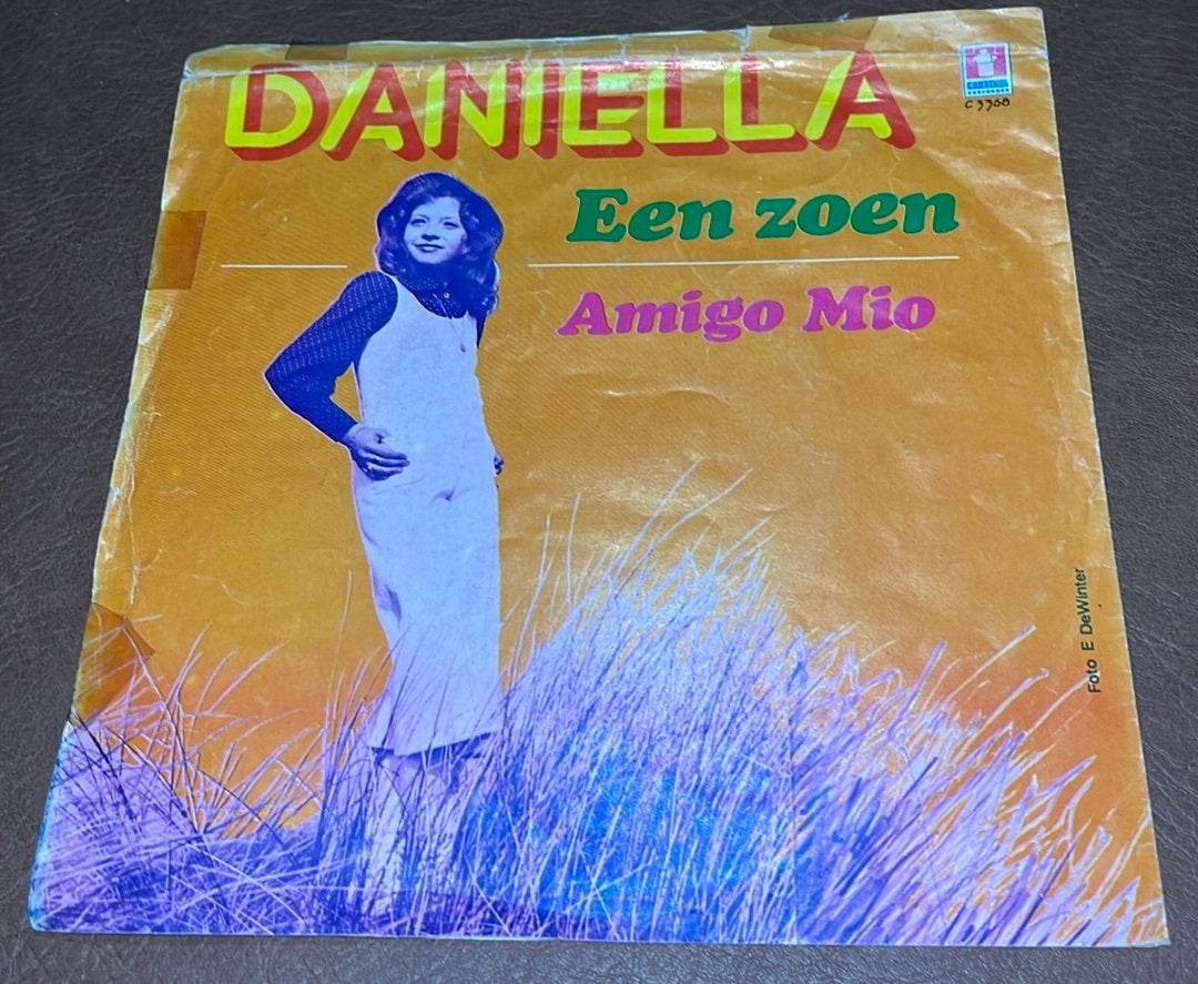 Daniella ‎– Een Zoen - 7” vinyl single - BE 1975, Cd's en Dvd's, Vinyl | Nederlandstalig, Ophalen of Verzenden, Gebruikt