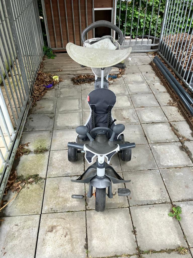 smoby driewieler met afdak, Kinderen en Baby's, Speelgoed | Buiten | Speelhuisjes, Gebruikt, Ophalen