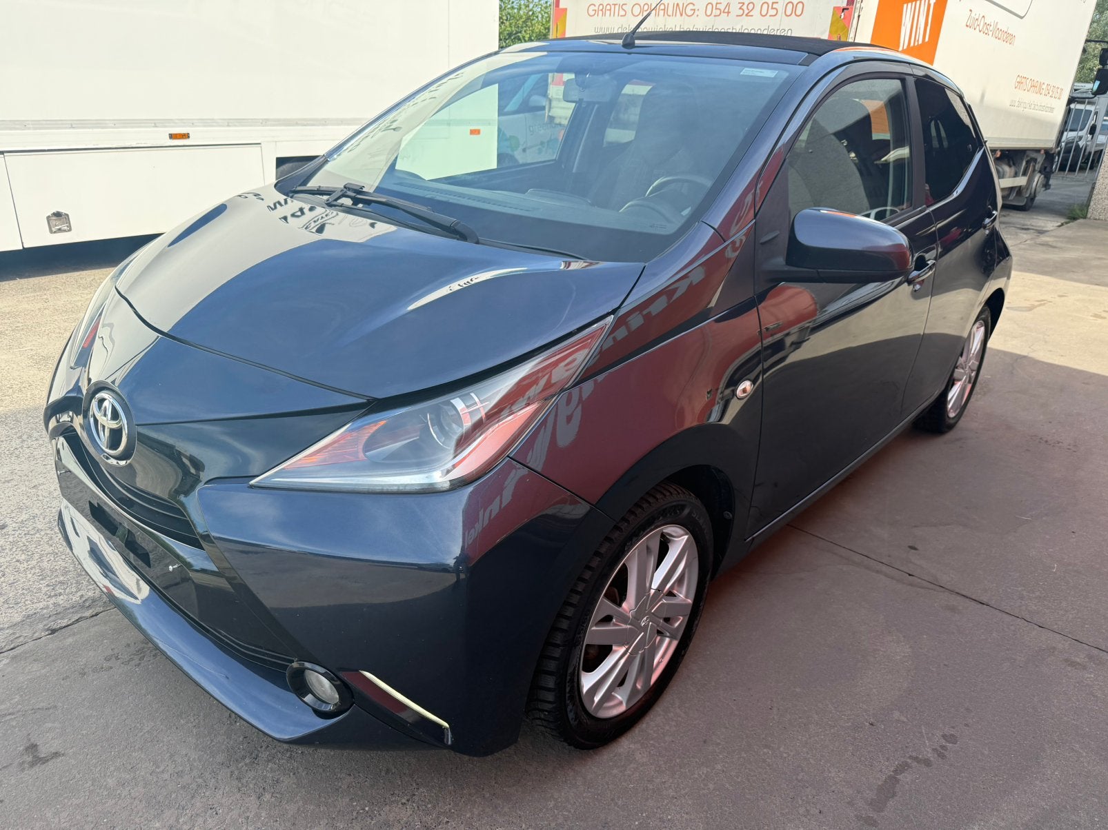 Toyota Aygo 2015 avec 5 portes Airco Excellent état!, Autos, Achat, Entreprise, 5 portes, Caméra de recul