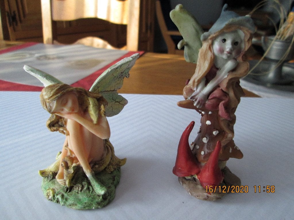 Fées en résine colorée et métal., Collections, Statues & Figurines, Enlèvement, Neuf