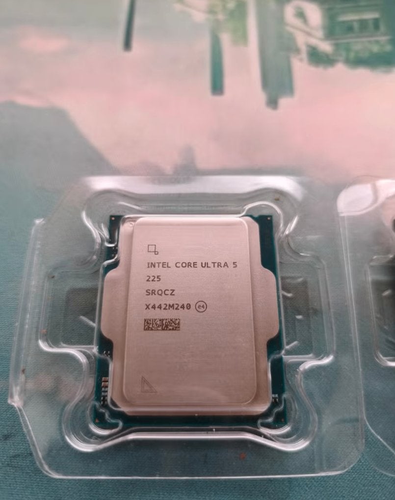 Intel Core Ultra 5 225, Enlèvement ou Envoi, Comme neuf