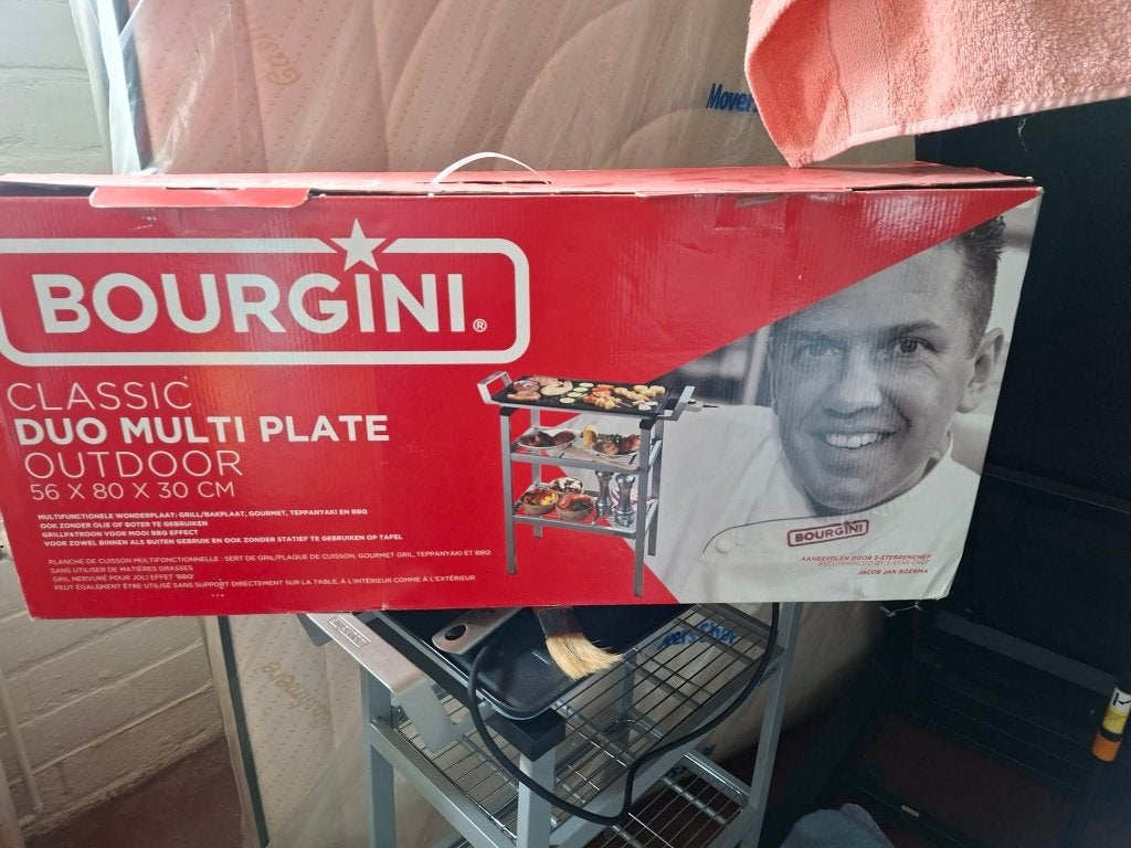 1 TAFEL EN BARBEQUE, Tuin en Terras, Ophalen