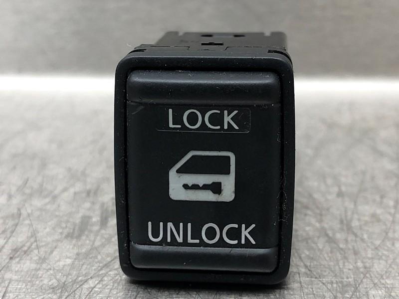 SCHAKELAARS DIVERSEN Nissan Note (E12) (|13524MD|), Gebruikt, Nissan