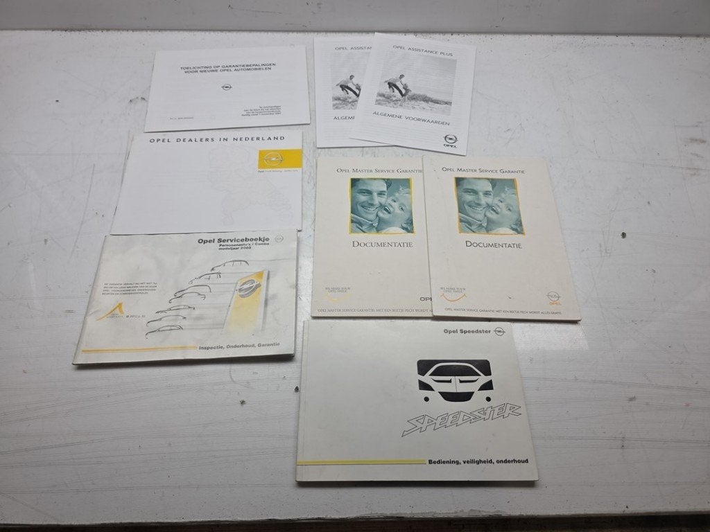 INSTRUKTIEBOEK Opel Speedster (01-2000/08-2006), Gebruikt, Opel, Opel Automobile GmbH, Kontakt-opel@opel.com