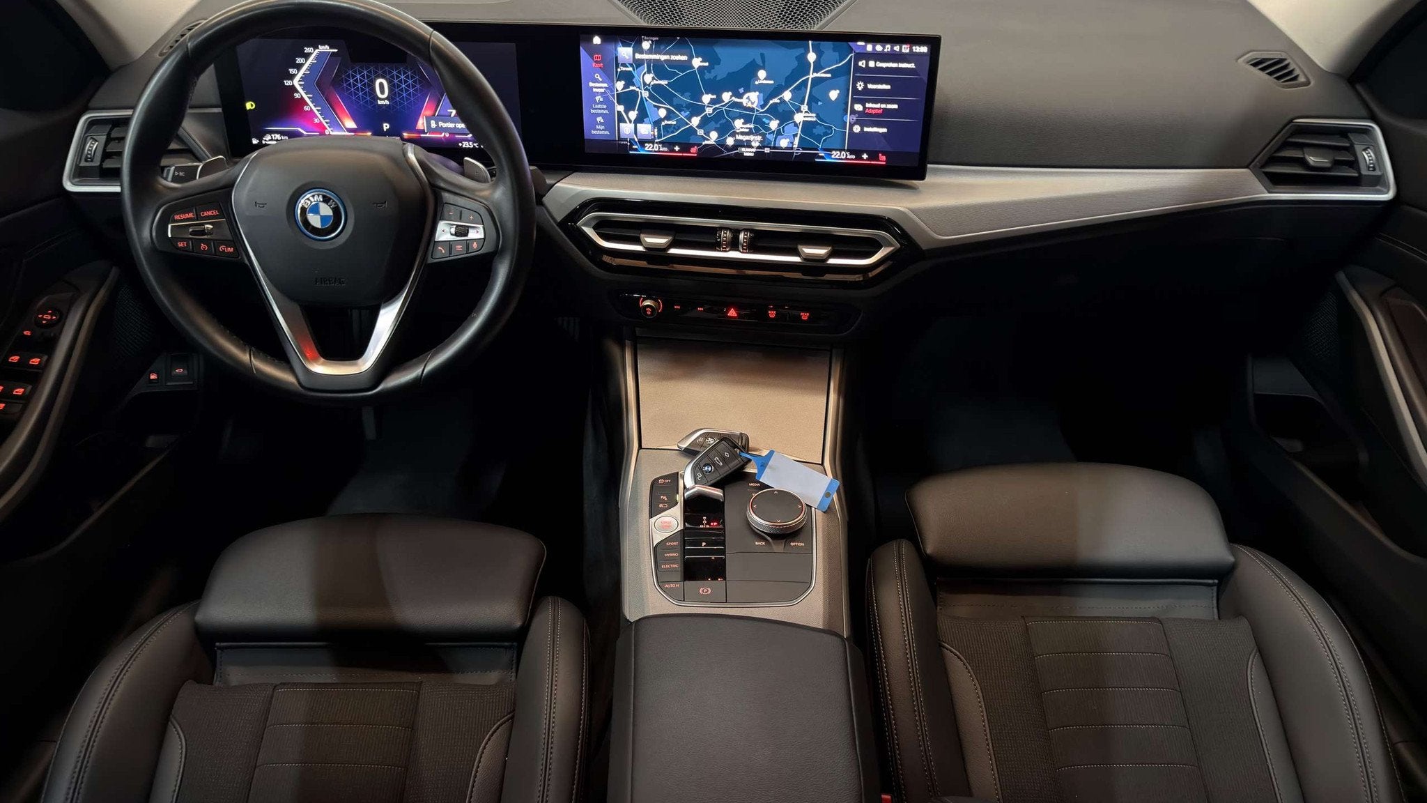 BMW 320 eA PHEV Garantie Plug in Hybride Benzine Facelift, Auto's, BMW, Automaat, Bi-Xenon koplampen, Gebruikt, 4 cilinders
