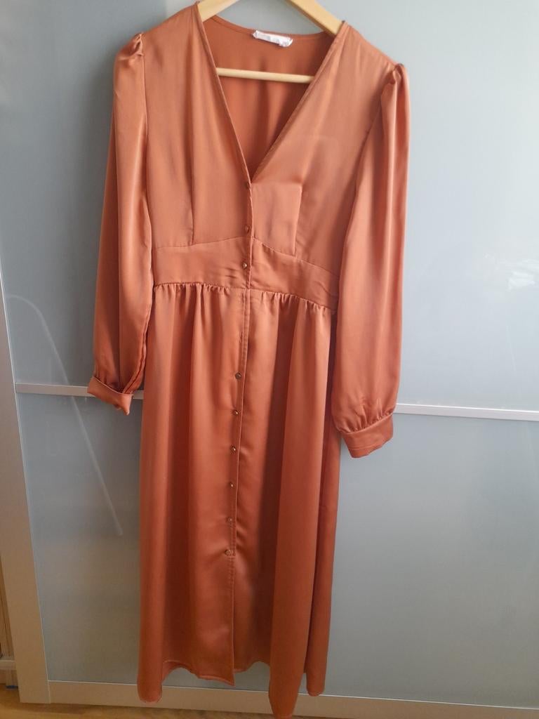 Robe longue en satin, Enlèvement, Taille 38/40 (M)