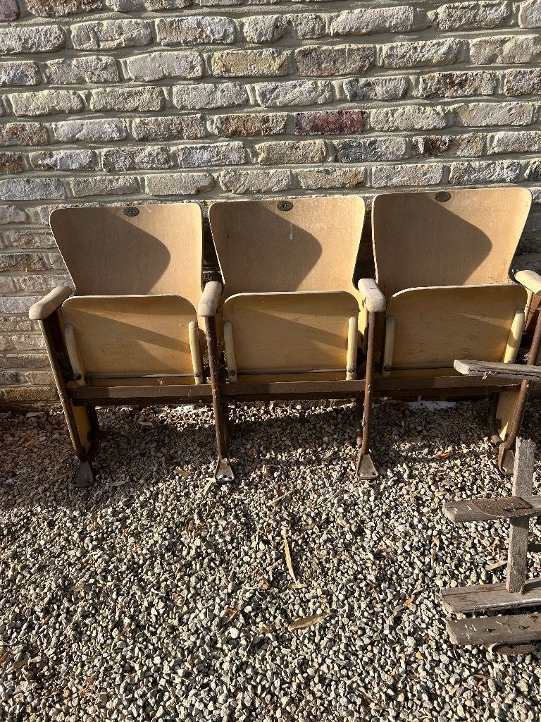 Cinemastoelen vintage. Restauratie nodig., Ophalen