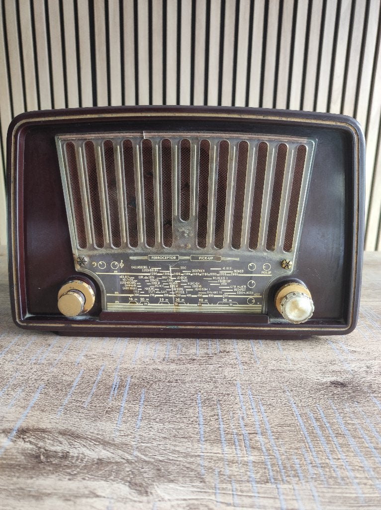 Ancienne radio, Enlèvement, Radio