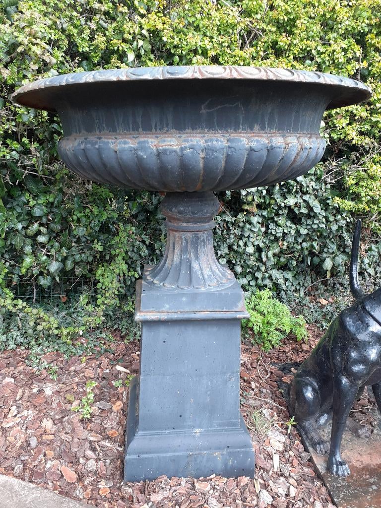 GRANDE VASQUE EN FONTE PATINEE SUR SOCLE, Jardin & Terrasse, Enlèvement, Utilisé