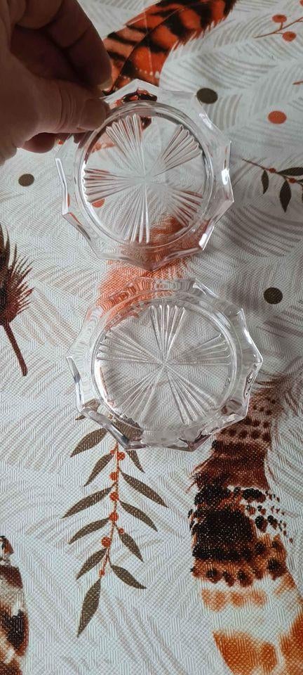 Sous verre en verre, Enlèvement, Neuf