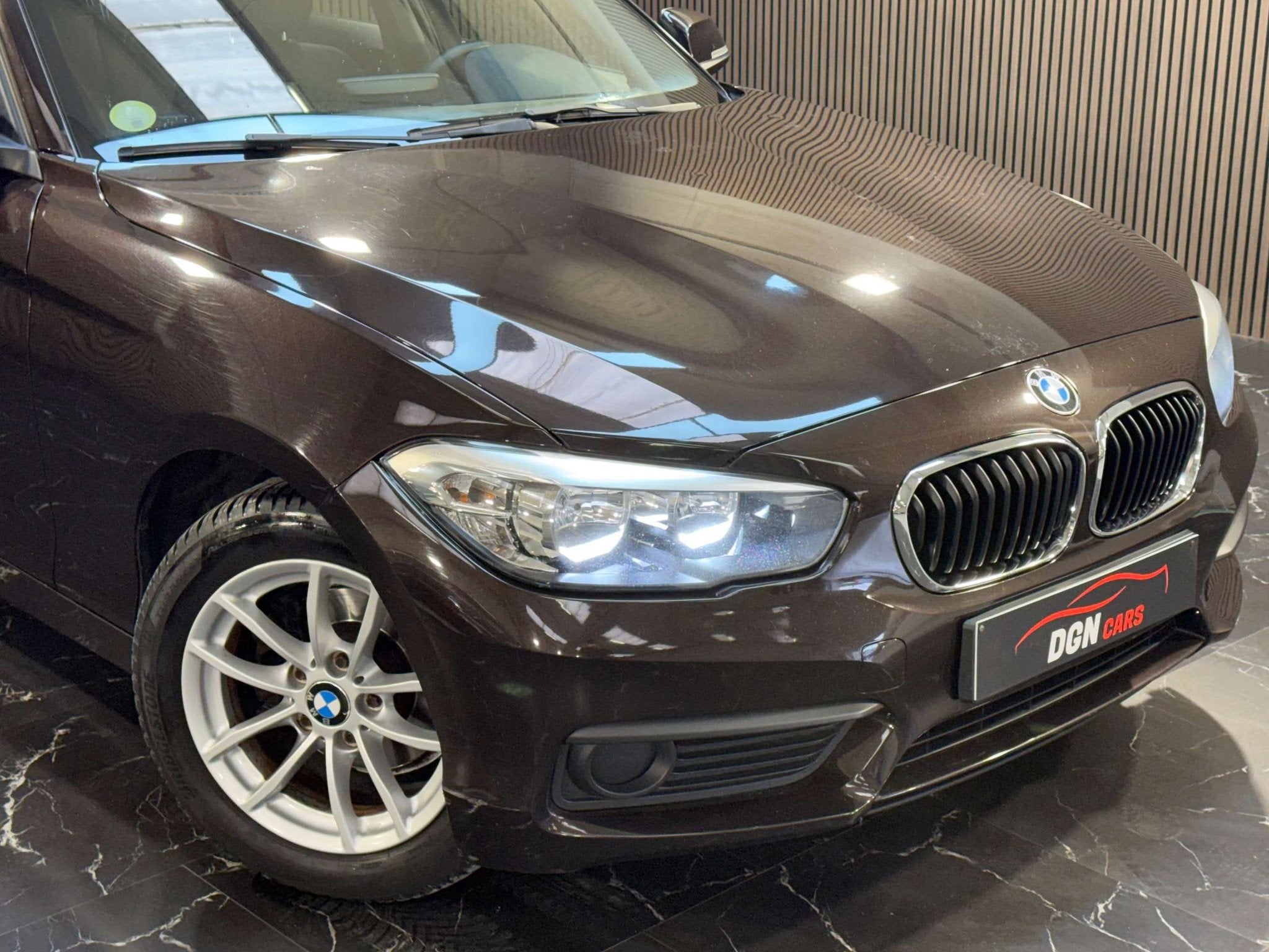 BMW 1 Serie 116 116 d (bj 2015), https://public.car-pass.be/vhr/6c8b736e-70bf-42e6-a320-6a03bf12672d, Gebruikt, Bruin, 116 pk