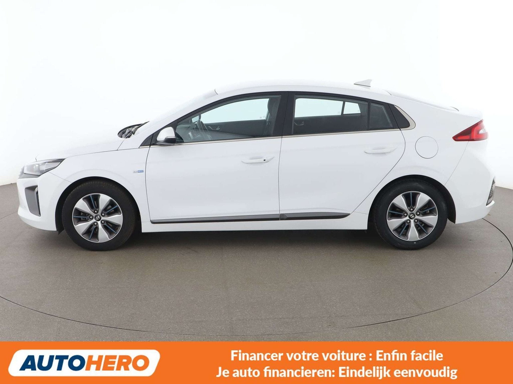 Hyundai IONIQ 1.6 Hybrid Style (bj 2017, automaat), Stof, Zwart, 1580 cc, Wit