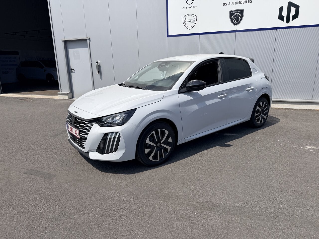 Peugeot 208 BUSINESS HYBRID *DEMO*, 0 kg, 0 min, Zwart, 0 kg