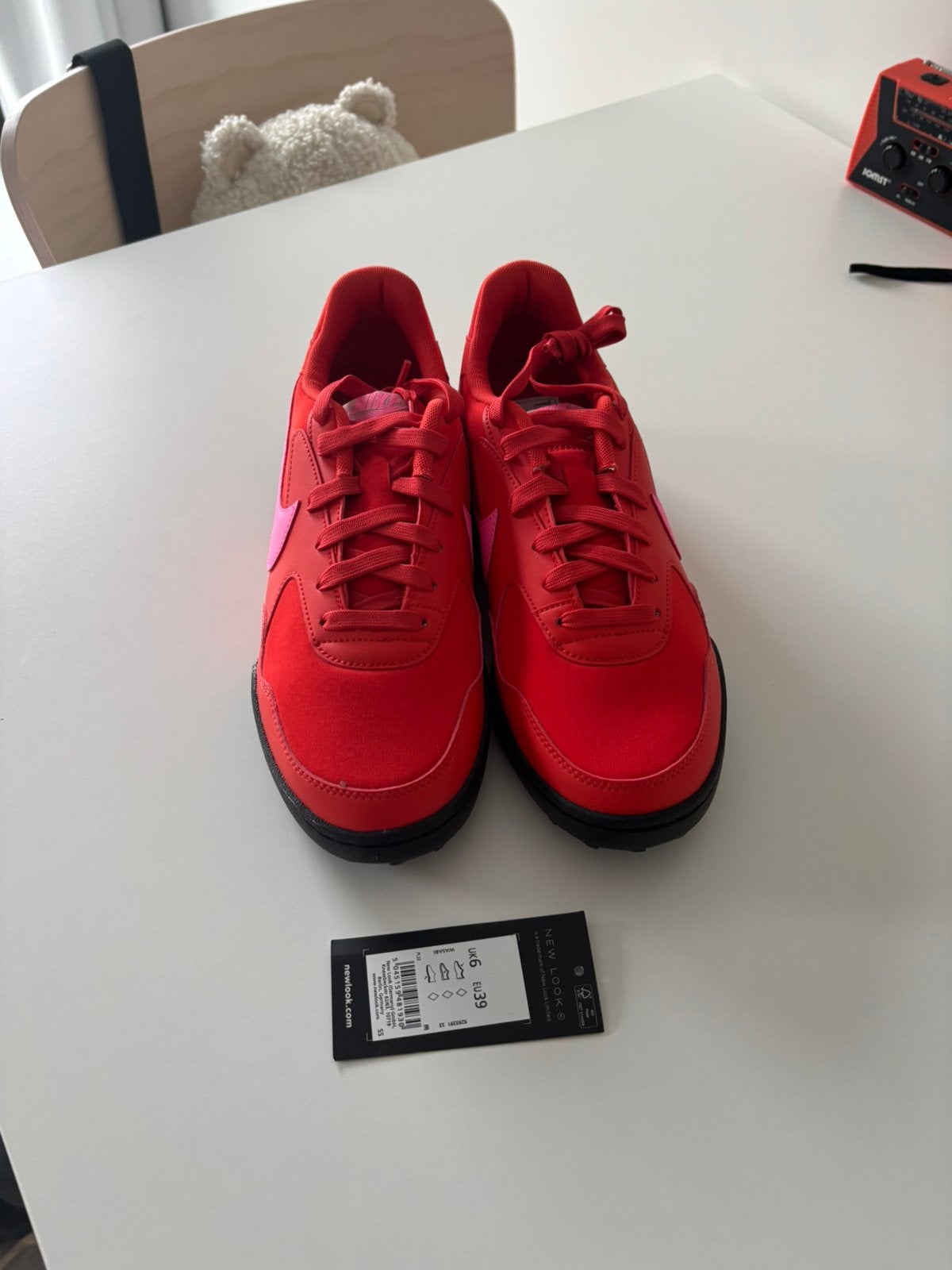 Rode en roze nike schoenen, Kleding | Dames, Schoenen, Ophalen, Zo goed als nieuw
